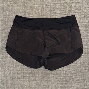 Gently used 2.5” Lululemon speed up lined low rise shorts black